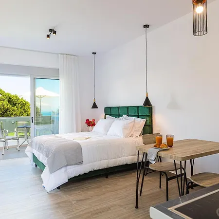 Villa Evilio Suites, Inspired Family Retreat, βy Thinkvilla *
