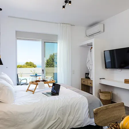 Villa Evilio Suites, Inspired Family Retreat, βy Thinkvilla Skaleta