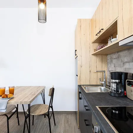 Evilio Suites, Inspired Family Retreat, βy Thinkvilla Villa *
