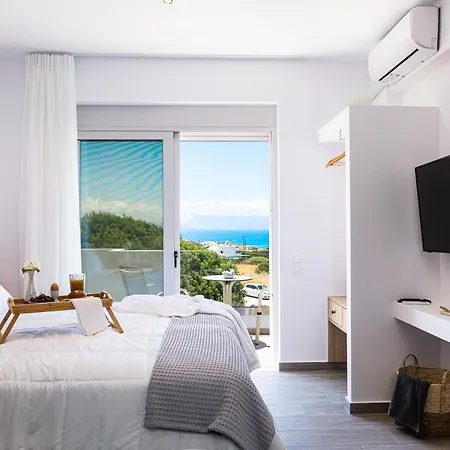 Evilio Suites, Inspired Family Retreat, βy Thinkvilla Villa