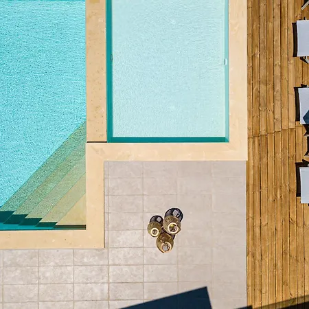 Villa Evilio Suites, Inspired Family Retreat, βy Thinkvilla Skaleta
